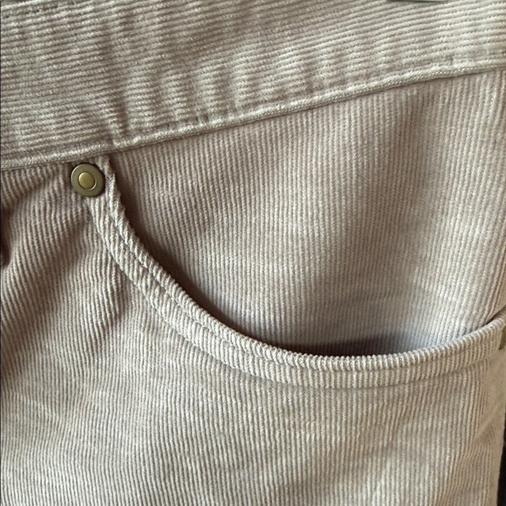 Carve Designs Women's Oahu Gray Corduroy Shorts with fray & stretch. Size 6 - Picture 3 of 8